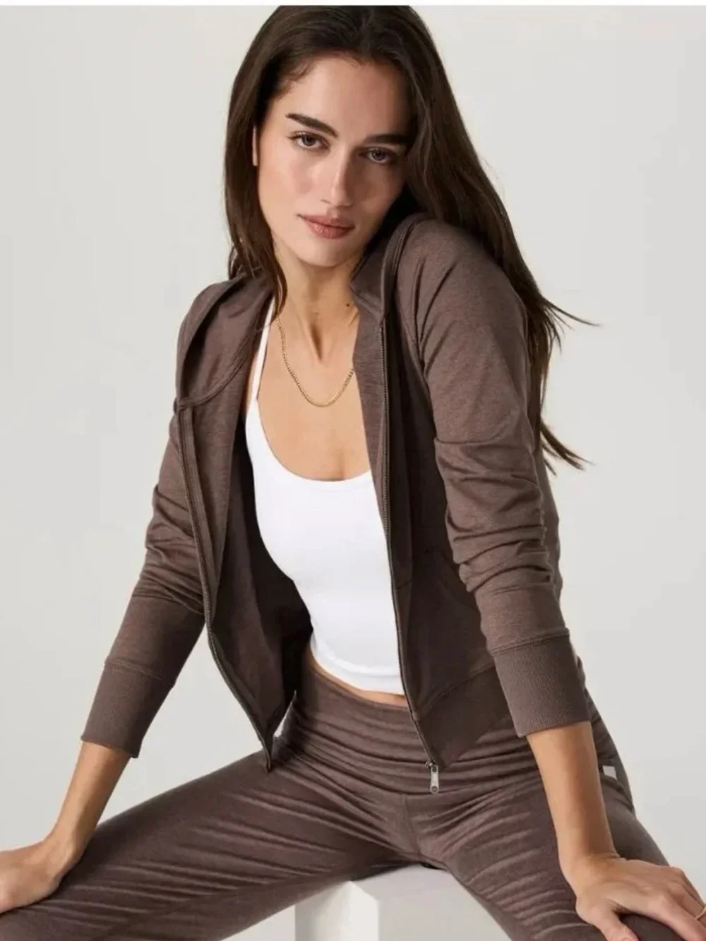 Vuori Halo Mini Full Zip Hoodie in Chocolate Milk Heather size Small